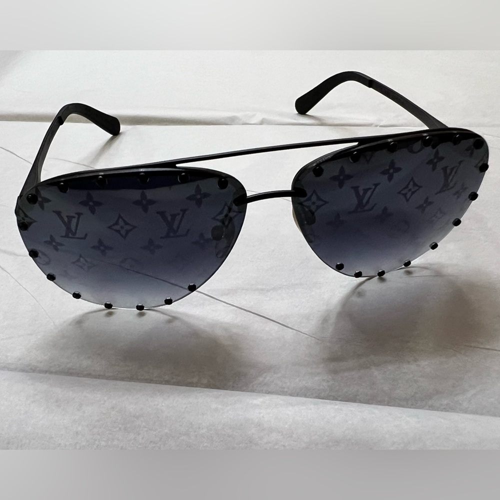 Louis Vuitton Monogram Sunglasses Dark Gun